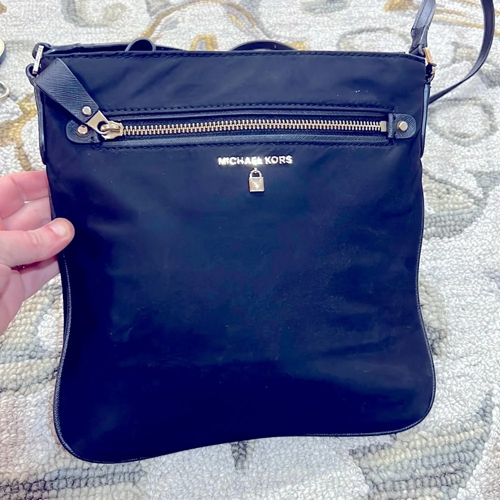 ๐ Michael kors nylon Kelsey black large crossbody bag ๐ - Picture 1 of 16